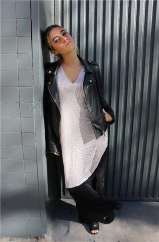 Imparto clases particulares y/o refuerzo escolar. soy una estudiante de 17 años con buenas calificaciones escolares, experiencia y referencias