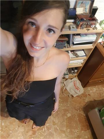 Laureata in geologia, ho sempre dato ripetizioni ed insegnato, sia sport (pallavolo) che circa tutte le materie fino al liceo (a parte lingue, diritto o greco...)