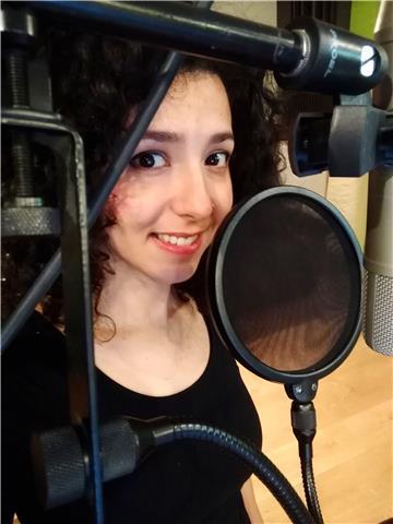 Insegnante di canto moderno. Il corso online è dedicato a tutti coloro che vogliono continuare a nutrire con la musica cuore e mente