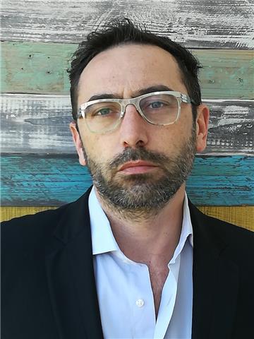 Libera la mente.
nessuno è negato in matematica, molti sono negati per l'insegnamento