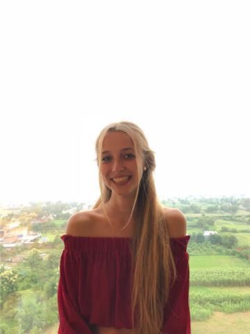 Ragazza per ripeizioni private in varie materie