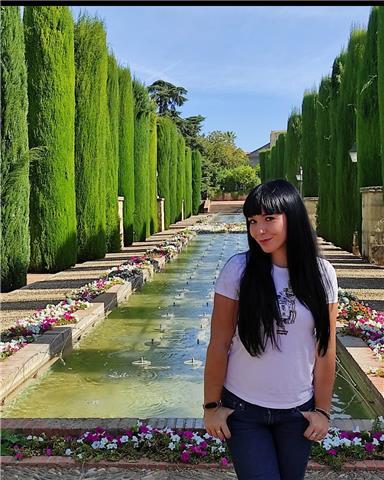 Psicóloga de carrera y administrativa de profesión. por las tardes imparto clases particulares a domicilio. desde primaria hasta bachillerato. asignaturas tales como inglés , matemáticas, física y química, biología, historia, lengua castellana y literatur