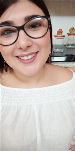 laureata in scienze dell'amministrazione impartisce lezioni. scuola elementare e media