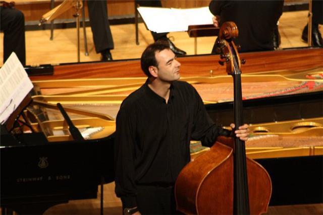 Profesor de música a todos los niveles... 
iniciación, lenguaje musical, clases instrumental, preparar pruebas para entrar al conservatorio...
titulación superior, con amplia experiencia y amplia variedad de recursos pedagógicos. estoy seguro que van apre