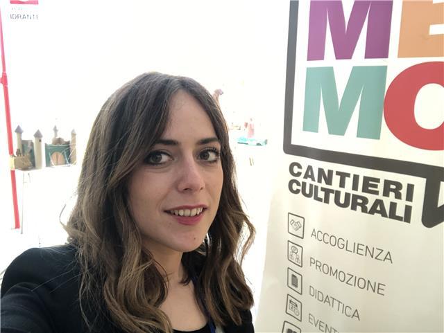 Laureata magistrale con master professione docente