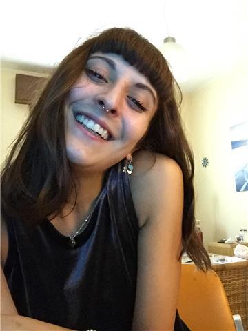 Laureanda in lingue inglese e spagnolo, offre aiuto per bambini che frequentano scuola primaria e secondaria