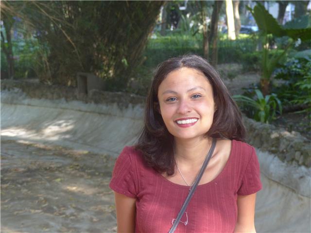 Étudiante en master à SciencesPo Paris et détentrice d'une licence de philosophie (la Sorbonne) donne cours de philosophie mais aussi éventuellement littérature, anglais, droit public et espagnol
