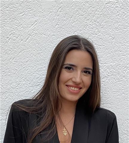 Soy una persona activa, con ganas de enseñar a la gente en todo lo que pueda. siempre me han gustado los niños y me gustaria dar clases a niños de la eso o bachillerato