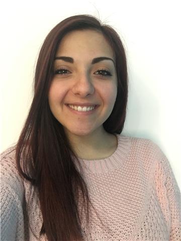 Studentessa diplomata in ragioneria con il massimo dei voti