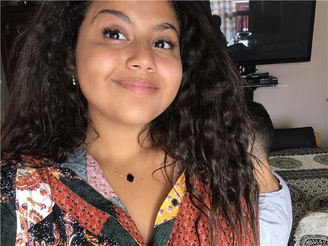 Soy una chica de 18 años que siempre se ha esforzado mucho en los estudios. mi edad me permite entender bastante bien a los más jóvenes