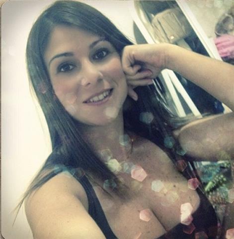 Profesora de lengua castellana y literatura, soy dinámica, alegre y responsable. doy clases a niños entre 8 a11 años de edad