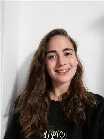 Graduada física y con máster de astrofisica ofrece clases a nivel de primaria hasta primero de universidad