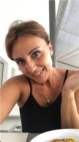 Sono una professoressa di violino che ama lavorare con i bambini. Mamma di 2 figli che amano la musica perché a casa ci divertiamo a suonare .
Il mio motto: divertiamoci conoscendo la musica