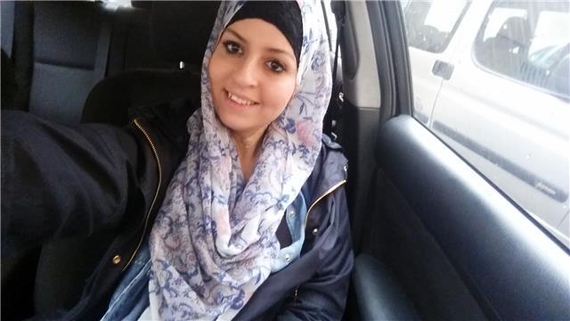 Doy clases de francés y de arabe. estoy cursando el último año de filogia francesa. he hecho bachillerato de letras