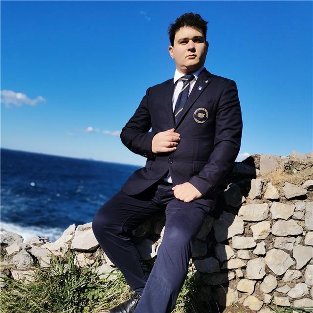 Ciao sono giacomo e offro lezioni sul vino dalle basi ad approfondimenti dedicati