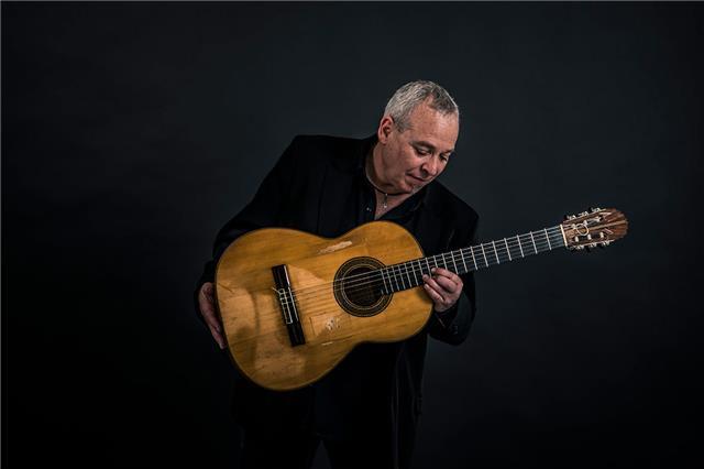 Profesor de guitarra flamenca,solistas y acompañamiento al cante