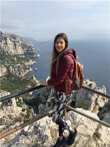 Graduada en traducción e Interpretación inglés-francés con experiencia en enseñanza de idiomas a extranjeros y nacionales
