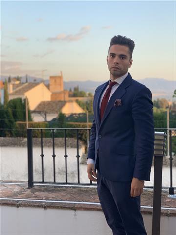 Estudiante de gade disponible para impartir clases de apoyo