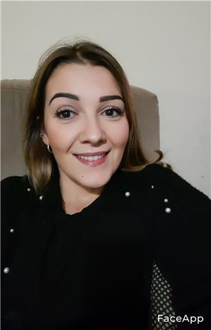 Laureata in storia dell'arte con 110 e lode alla sapienza di Roma e con i 24 cfu per l'insegnamento, impartisce ripetizioni di persona (avellino e provincia) o a distanza