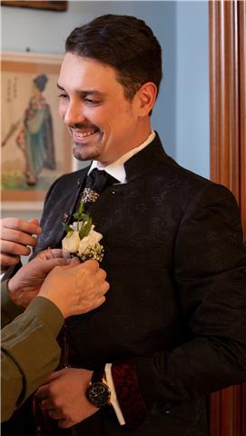 Ragazzo referenziato, con anni di esperienza alle spalle, impartisce, grazie al suo percorso umanistico, lezioni ed aiuto in materie come: Storia, Geografia, storia dell'arte, filosofia, italiano, letteratura