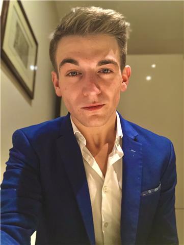 Sono diplomato in chimica e biotecnologie sanitarie. Posso dare ripetizioni in materie scientifiche e non, in quanto studente universitario di psicologia; mi dedico anche a dare ripetizioni di materie umanistiche