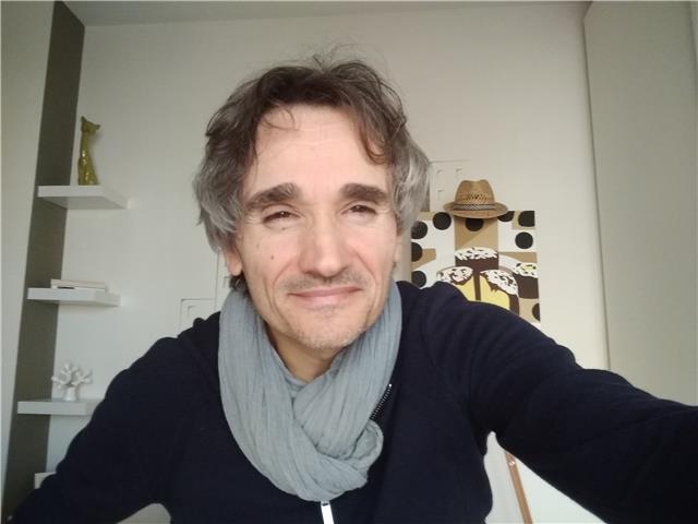 Laureato, madrelingua francese, con esperienza ventennale, offro ripetizioni di matematica e francese a ragazzi/e di scuole superiori. Si garantisce max riservatezza e serietà