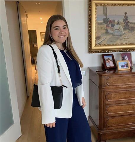 Chica de primero de carrera, se ofrece a dar clases de ingles a niños y niñas