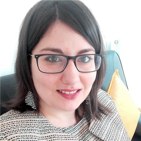 Laureata con ottimo inglese impartisce lezioni di doposcuola in tutte le materie per elementari e medie