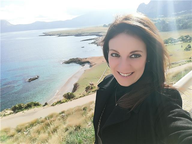 Insegnante classe di concorso scienze giuridico economiche impartisce lezioni di diritto ed economia. aiuta nella redazione delle tesi per le medesime materie. disponibile per ripetizioni scuole elementari medie e superiori per tutte le materie. impartisc