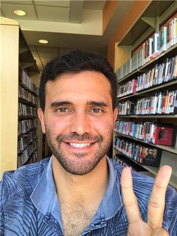 American English Teacher / Writer with Degree in Finance
