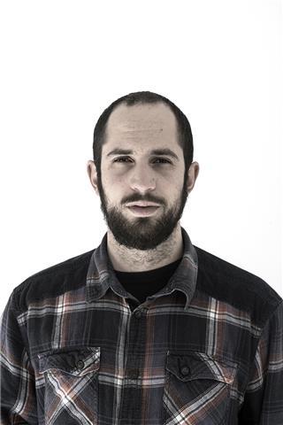 Imparto las áreas de geografía e historia, filosofía y lengua castellana y español como lengua extranjera con sólida experiencia