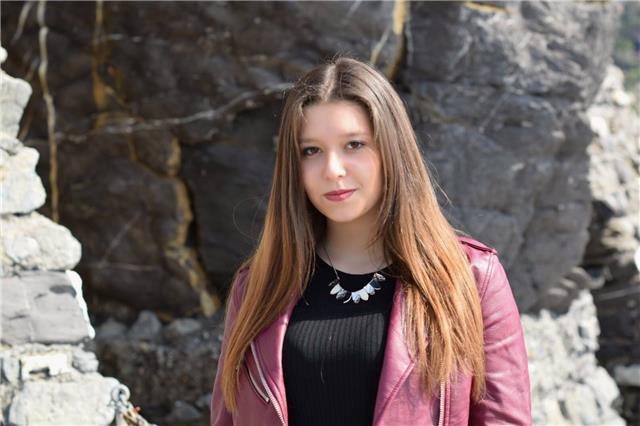 Diplomata al liceo classico,offro ripetizioni a ragazzi che frequentano le medie