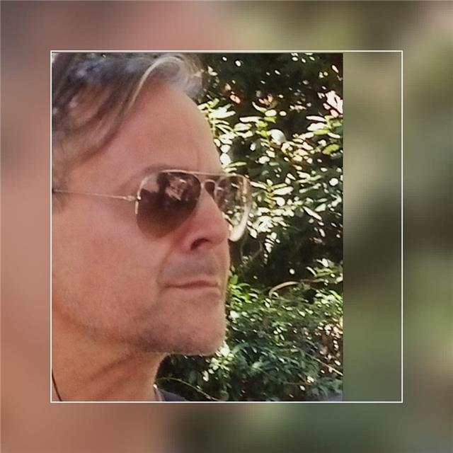 Truccatore di scena e spettacolo con anni di esperienza televisiva e spettacolo esegue corsi di trucco sposa correttivo beauty anti age e tecniche di camouflage per inestetismi della pelle come angiomi piatti rosacea vitiligine secca tatuaggi acne etc