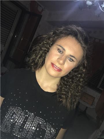 Sono una studentessa universitaria e da due anni dò ripetizioni di francese fino al livello B2. Sono molto paziente e amo il mio lavoro