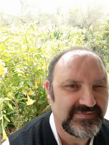 La matematica l'ho insegnata non limitandomi alla pura e semplice teoria ma l'ho sempre affiancata a esempi pratici e quando è possibile anche tecnici visto che sono un ingegnere dal poly di torino dal 1997