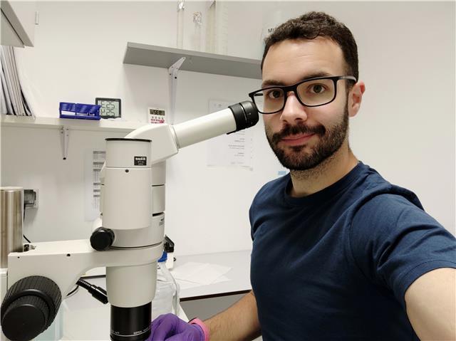 Técnico de investigación en nanomedicina y biotecnología y profesor de ciclo formativo superior. ofrezco clases particulares de biología y química