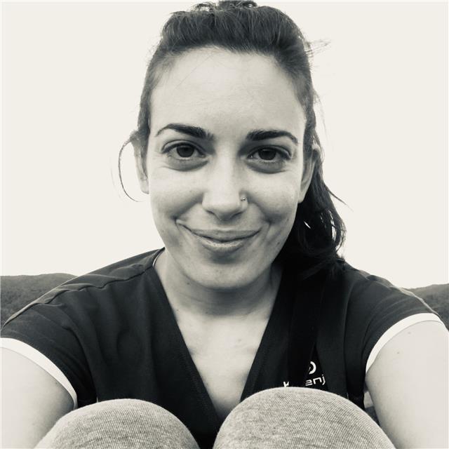 Tengo una larga trayectoria trabajando en el ámbito educativo, y ahora estoy casi a punto de acabar el máster para poder convertirme en profesora de secundaria. mi especialidad son las ciencias sociales (historia, geografía e historia del arte), aunque te