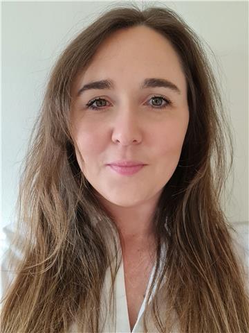 Ragazza laureata madrelingua italiana si offre per lezioni di italiano