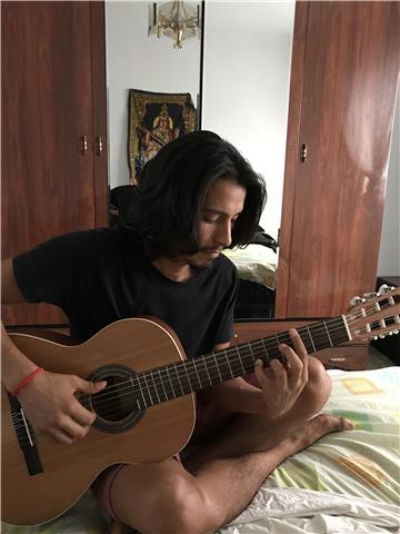 Doy clases particulares de guitarra, para principiantes, intermedios y avanzados. En estilos como el jazz, bossanova, guitarra clásica y latinoamericana