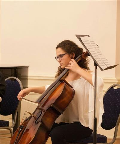 ¿Estás deseando aprender a tocar el violonchelo de una manera didáctica y divertida? ¡No lo dudes más, contacta conmigo!