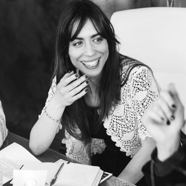 Professionista con perfetta conoscenza francese, inglese e spagnolo