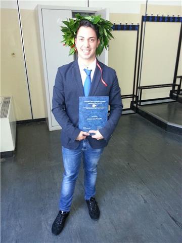 Docente laureato col massimo dei voti (110 e lode) impartisce lezioni private di latino, greco e italiano