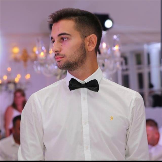 Studente di medicina, diplomatosi in un liceo scientifico potenziato in matematica