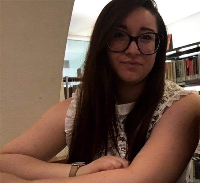 Diplomata presso il Liceo Linguistico, offro ripetizioni per scuole medie/superiori e aiuto nell'esecuzione dei compiti estivi