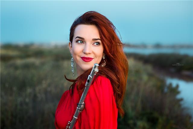 Flauta, piano y lenguaje musical con yulia bonny. presidenta de m&h. torrevieja/alicante