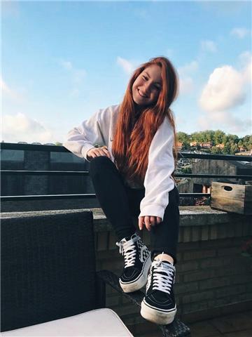 Universitaria que ofrece clases de refuerzo tanto para niños/as de primaria como de la eso en donostia