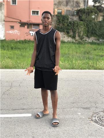 Yo soy algien que ha estado vaitios años des de pequeño en el mundo de el deporte y pordia ayudar siendo monitor p entrenador