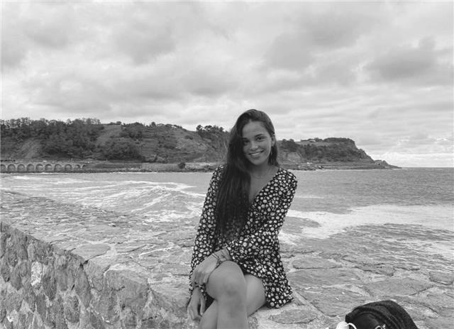 Estudiante de derecho ofrece clases de lengua ( o cualquier asignatura de la rama de letras ) a niños de primaria y eso