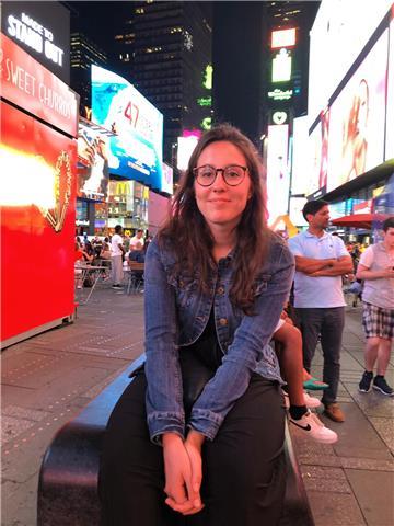Studentessa di 22 anni, laureata in Economia e prossima alla laurea magistrale in lingua inglese. Sono disponibile immediatamente per aiuto compiti