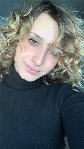 Ragazza di 19 anni, diplomata col massimo al liceo scientifico, e innamorata della matematica offre lezioni private in presenza a studenti di Castellammare di Stabia e dintorni/ online a studenti di tutta Italia